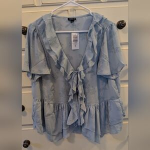 NWT Torrid Tie Front Blouse. Size 00